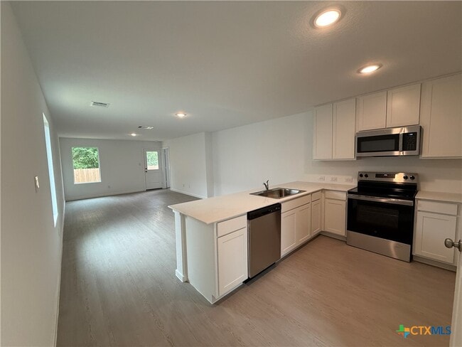 Building Photo - 130 Pastar Fls