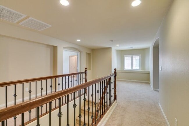 Building Photo - Bright & Spacious 5-Bedroom Home with 3-Car Garage in 89141