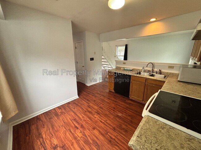 Building Photo - 461 Charter Oak Dr