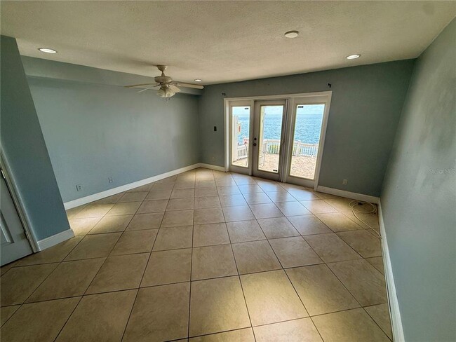 Building Photo - 5066 Coquina Key Dr SE