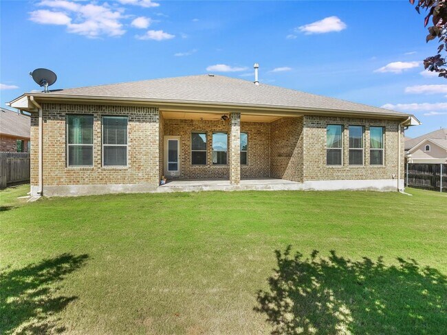 Building Photo - 2508 Hilltop Divide Ln