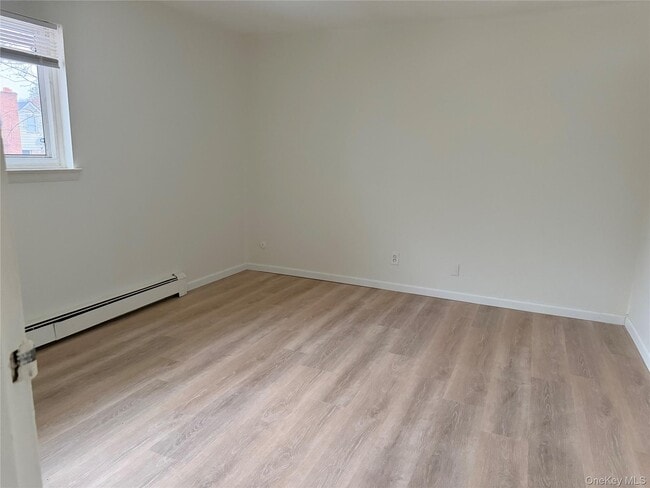 Building Photo - 2 Colonial Dr