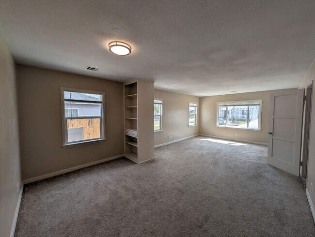 Building Photo - 4829 Gundry Ave