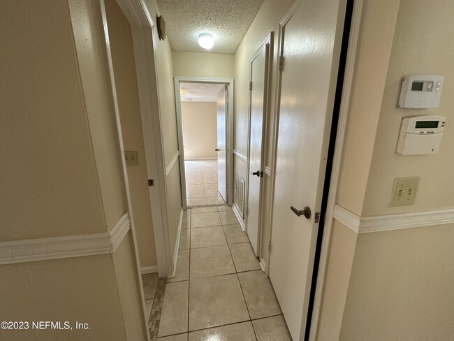 Building Photo - 1127 Cove Landing Dr