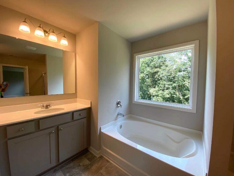 Building Photo - 144 Valimar Dr