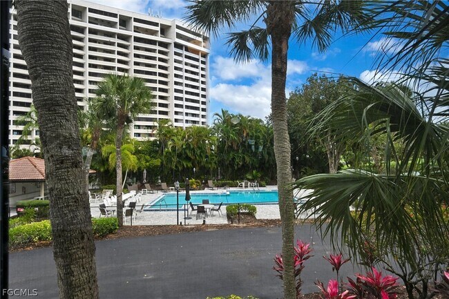 Building Photo - 4821 S Landings Dr