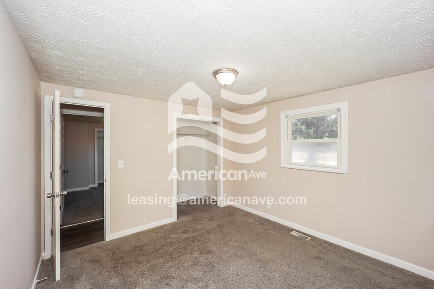 Building Photo - 225 Holly Smith Dr