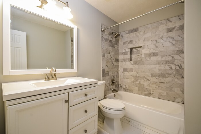 Building Photo - 310 Victoria Dr