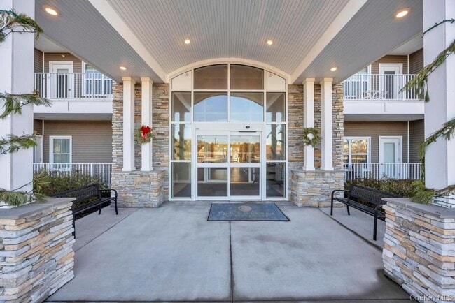 Building Photo - 3 Meadows Ln