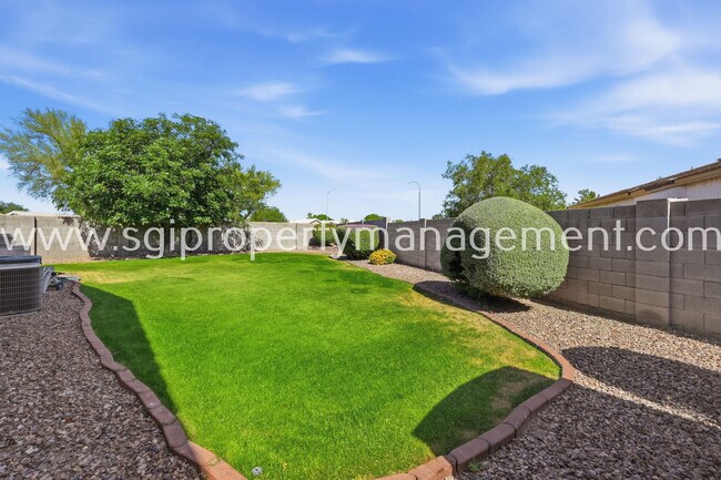 Building Photo - 12442 N 82nd Ln