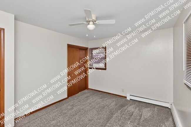 Building Photo - 312 E 5th St