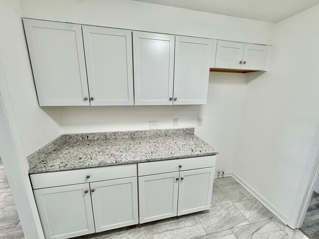 Building Photo - 3922 Pleasant Cove