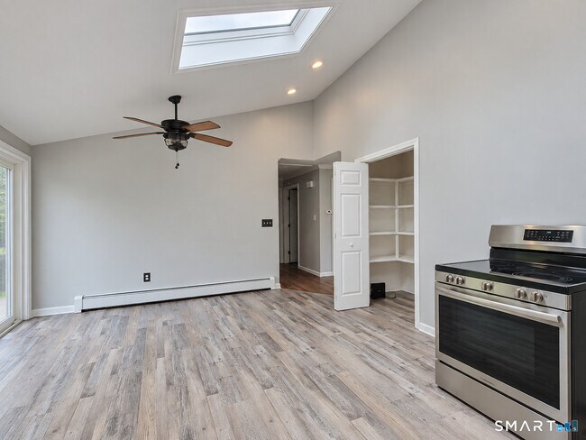 Building Photo - 54 Halsey Dr