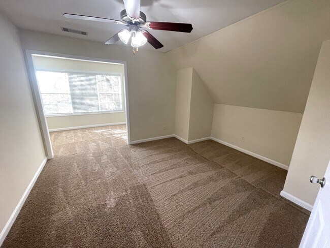 Building Photo - 112 Pineview Ct