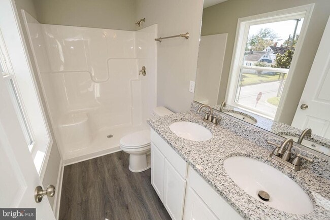 Building Photo - 621 Cedar St