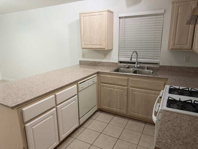 Building Photo - 5817 Lenapee Ct