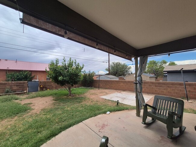 Building Photo - Charming 3 Bedroom 1.5 Bathroom home