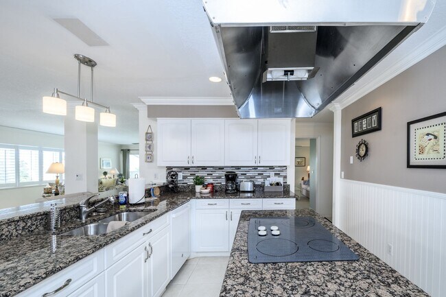 Building Photo - 1477 Park Beach Cir