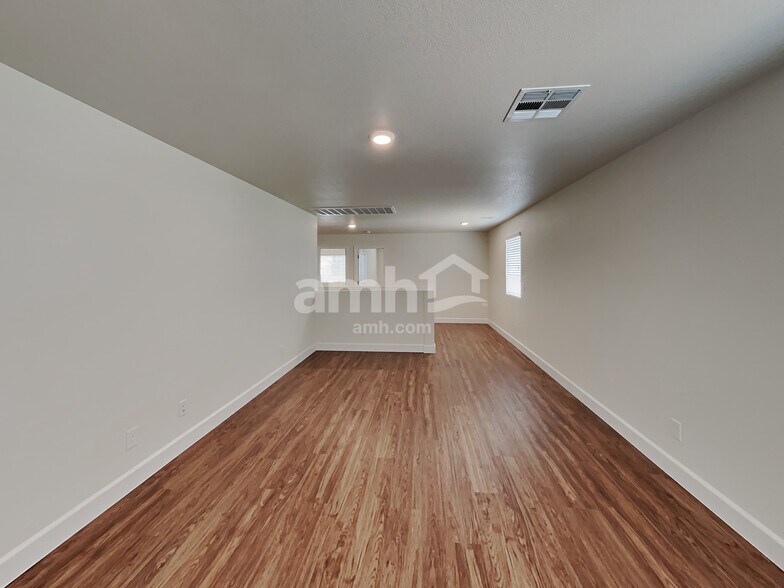 Building Photo - 1709 Macchia Ave