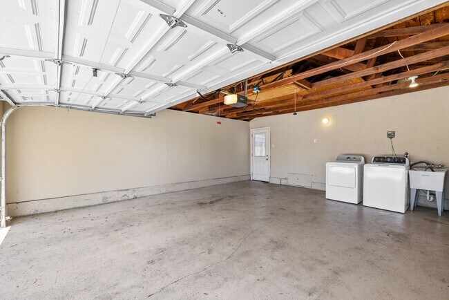Building Photo - Updated 4 Bedroom 2 Bath North Napa Home