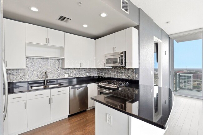 Building Photo - 150 E Robinson St