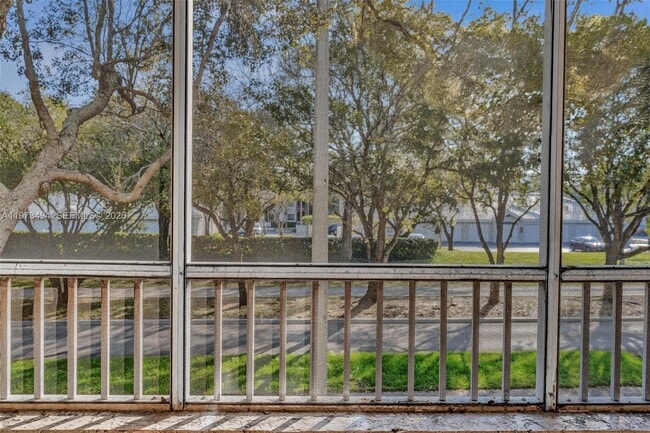 Building Photo - 2810 N Oakland Forest Dr