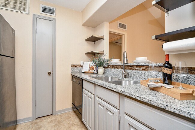 Building Photo - 3500 Tangle Brush Dr