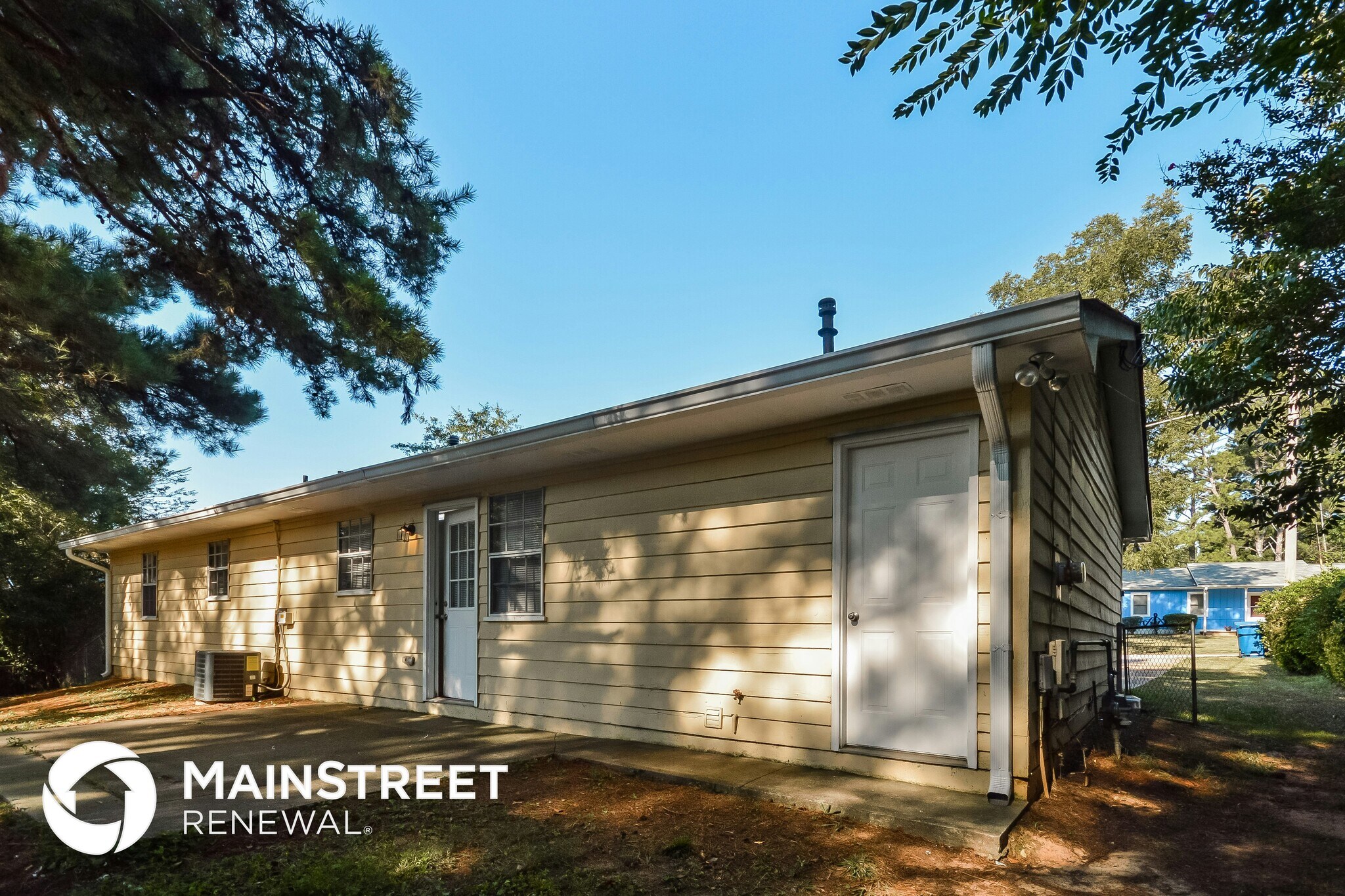 Building Photo - 619 Lakeridge Cir SE