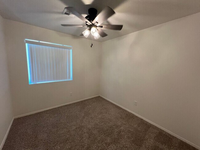 Building Photo - NEWER 4 BEDROOM HOME!