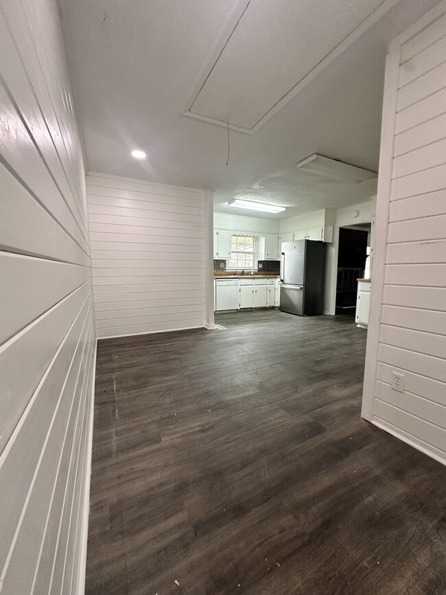 Building Photo - 802 Oak Hurst Dr