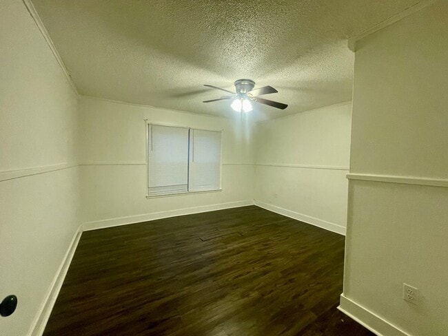 Building Photo - 503 1st St