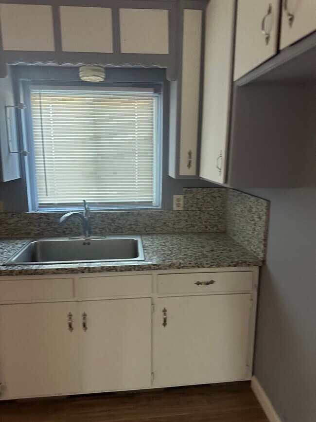 Building Photo - Charming Living in the Heart of Turlock