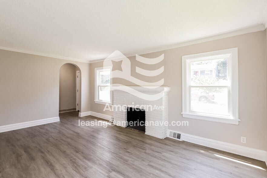Building Photo - 1812 E 67th St