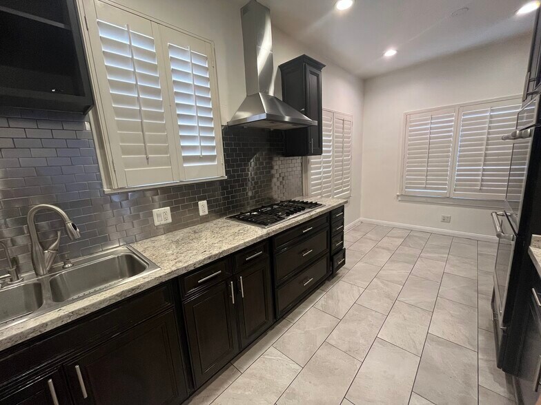 kitchen - 5761 W Olympic Blvd