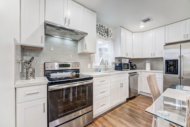 Building Photo - 2720 Truxillo St