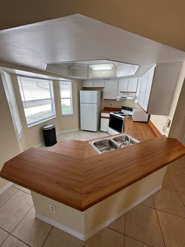 Building Photo - 2BD / 2BA SUNTREE VILLA HOME