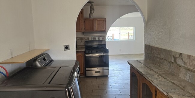 Building Photo - 315 W Palma St