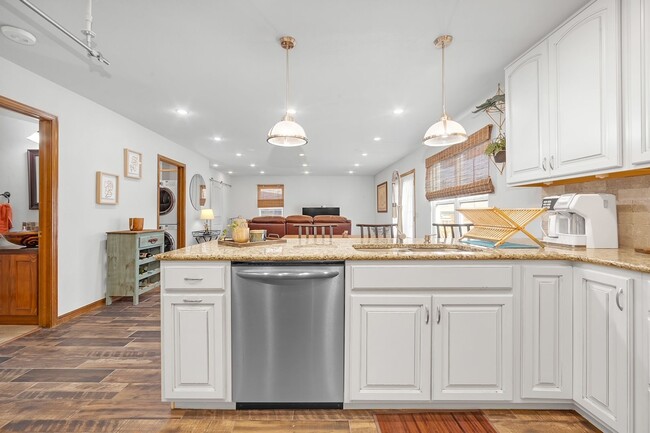 Building Photo - Furnished Home in Jenks School District.