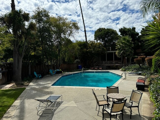 Building Photo - 3bd/2ba Condo - Pets welcome!  Coming Soon!