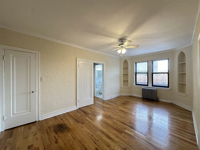 Building Photo - 4834 N Damen Ave