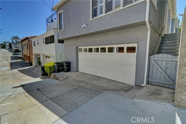 Building Photo - 425 Dahlia Ave