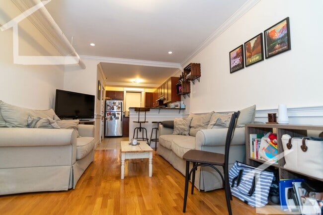 Building Photo - 19 Glenville Ave