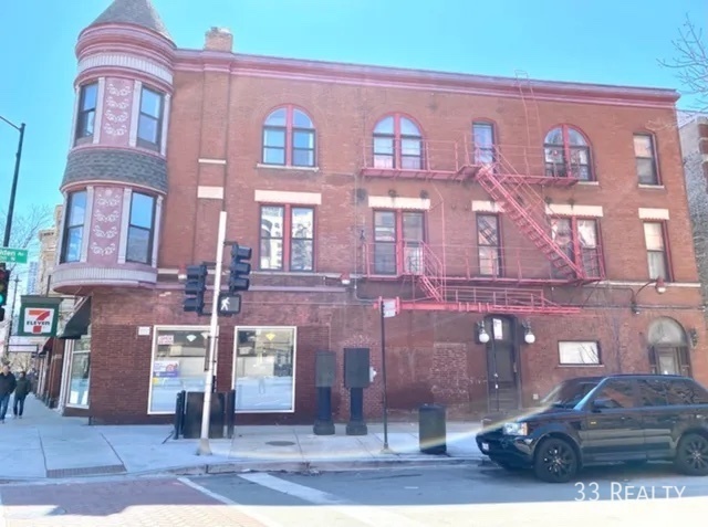 Building Photo - Beautifully Rehabbed 2 Bedroom 1.5 Bath in...