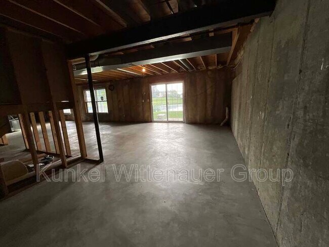 Building Photo - 120 Harbor Point