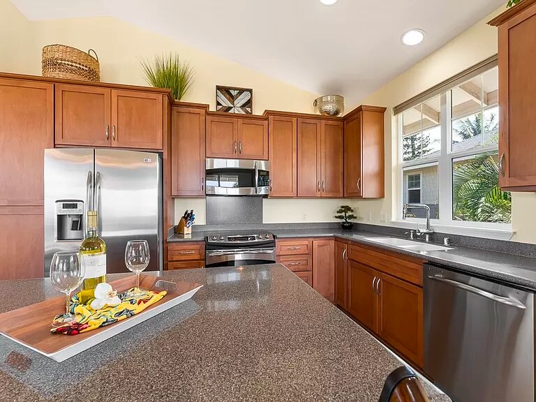 Building Photo - 142 Laukahi St