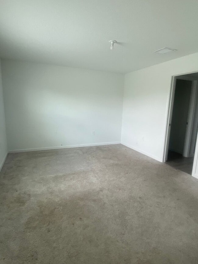 Building Photo - 3 BED 2 BATH SINGLE STORY 3/2 HOME.