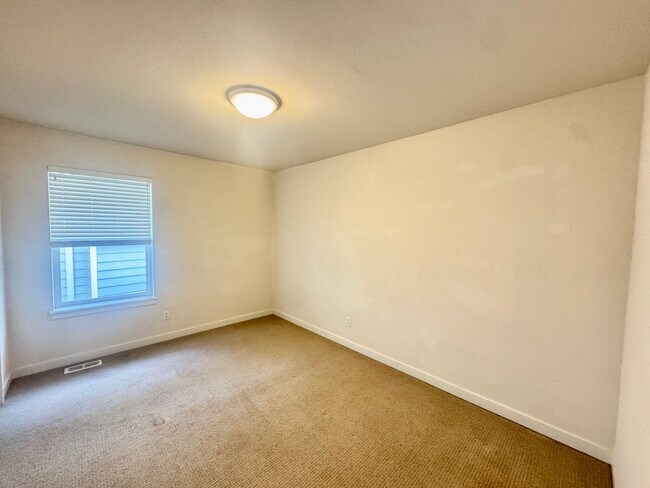 Building Photo - Sammamish Home.....