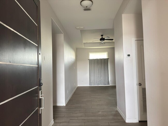 Building Photo - 6002 Amir Dr