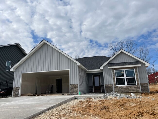 Building Photo - NEW CONSTRUCTION 3 Bed 2 Bath FOR RENT in Waynesville