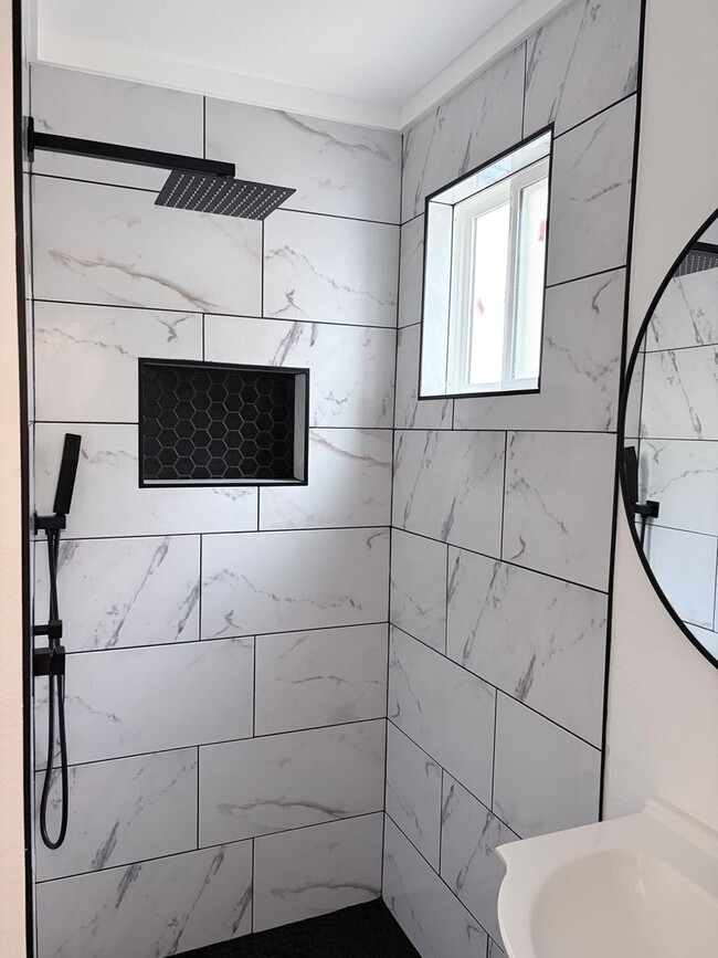 Building Photo - 105 W 83rd St